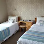 Riverwalk House 4*