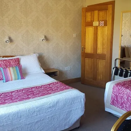 Riverwalk House 4*