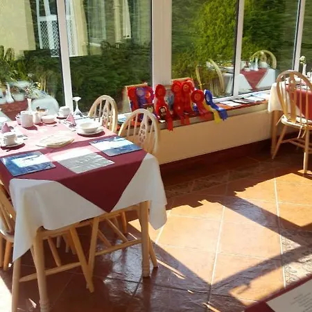 Riverwalk House 4*